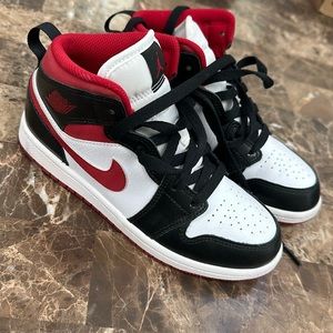 Jordan 1 Mids